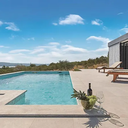 Semesterbostad Cozy Home In Donje Polje With Wifi *