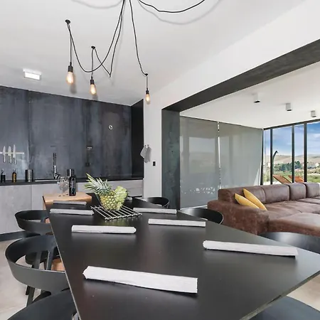 Semesterbostad Cozy Home In Donje Polje With Wifi *