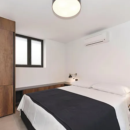 Semesterbostad Cozy Home In Donje Polje With Wifi