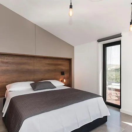 Semesterbostad Cozy Home In Donje Polje With Wifi