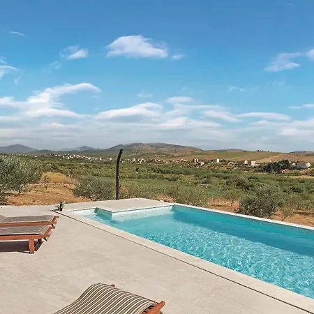 Semesterbostad Cozy Home In Donje Polje With Wifi