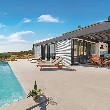 Semesterbostad Cozy Home In Donje Polje With Wifi