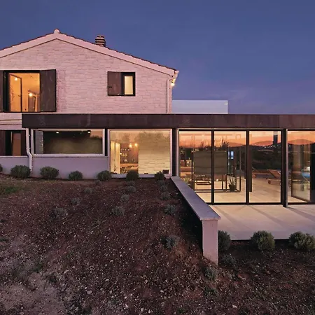 Semesterbostad Cozy Home In Donje Polje With Wifi