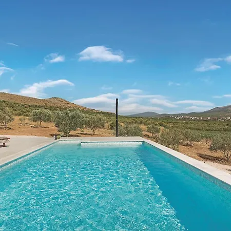 Semesterbostad Cozy Home In Donje Polje With Wifi