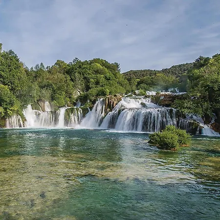 Amazing In Donje Polje Jadrtovac