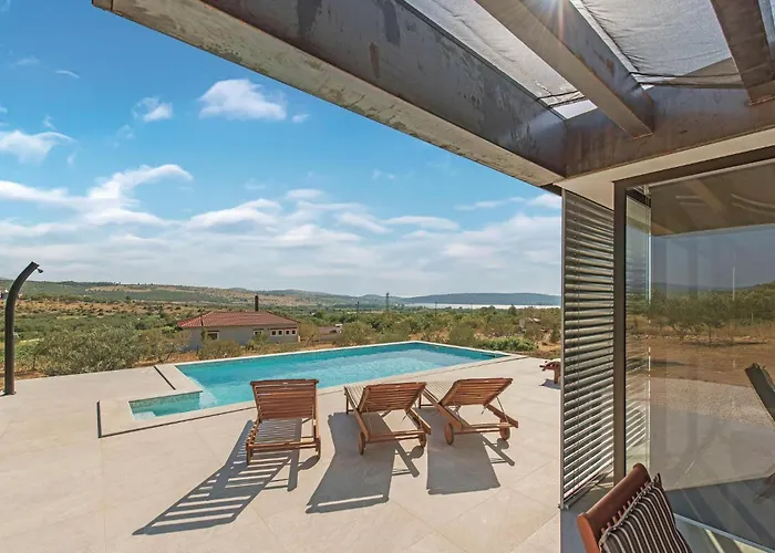 Cozy In Donje Polje With Wifi